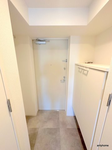 セレニテ本町東リアン　仲介手数料無料の玄関