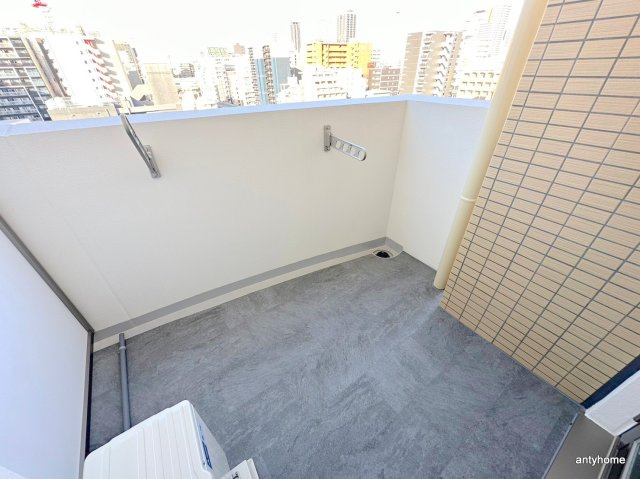 セレニテ本町東リアン　仲介手数料無料のバルコニー