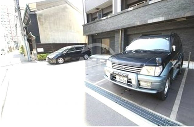 レジュールアッシュ九条の駐車場|レジュールアッシュ九条　駐車場