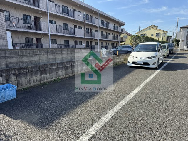 カルムコートC棟の駐車場