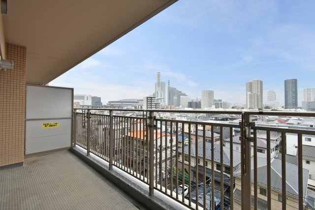 パークシティ大宮セントラルタワーB棟のバルコニー|難しいイメージの住宅ローンは経験スタッフが丁寧にお手伝いしますのでご安心下さい。「家を買って終わり」ではなく、「買ってからがスタート」と考え、一人ひとりにあった資金計画やプランをご提案致します！