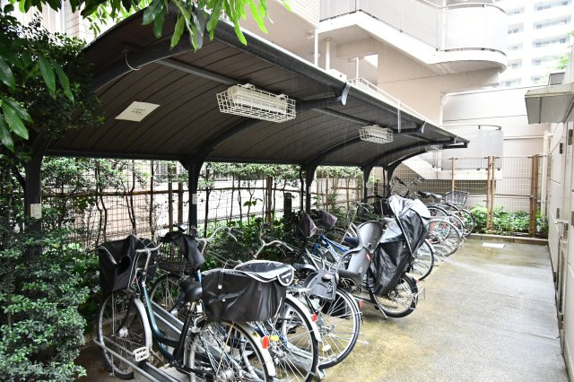 パークシティ大宮セントラルタワーB棟の駐輪場|■私共は、強引なセールスは致しません。『今買えるから大丈夫』ではなく、『買った後の本当の幸せは何か』を考えた上でのご提案を徹底しております。どうぞお気軽にご連絡下さいませ。