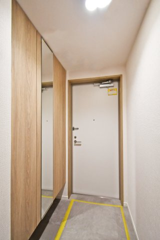 パークシティ大宮セントラルタワーB棟の玄関|トールサイズのシューズボックスですので、ご家族分の靴がしっかり収納する事ができます！ブーツや長靴などの季節ものや、高さのあるヒールなどもまとめて収納できるのが嬉しいポイントです。