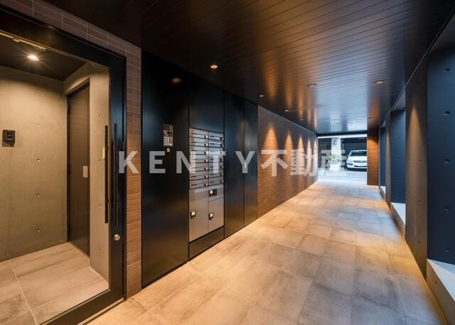【ロビー】 | ミッド・スプレッド | 建物の内部です