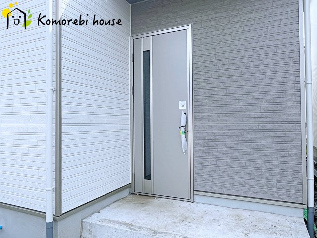伊奈町栄１丁目46番　新築一戸建て　ハートフルタウン　Dの玄関|26.8.22　撮影済み