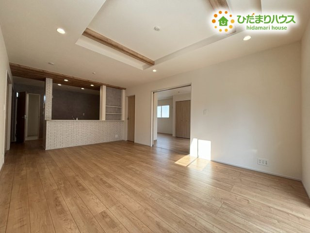 行田市富士見町2丁目　新築一戸建て　ブルーミングガーデン　01の居間・リビング