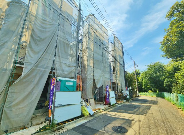 板橋区小豆沢4丁目 全3棟 A号棟の外観|【制震ダンパー施工】地震に強い家
角地を含む全3棟が誕生します
商業施設も近く生活しやすい住環境