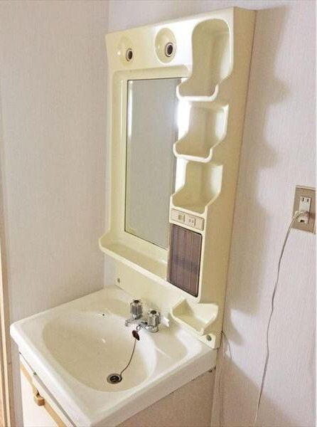 レビュート徳重の洗面所