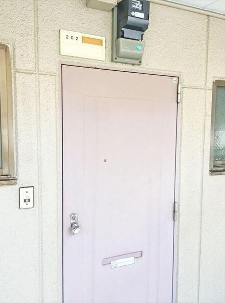 レビュート徳重の玄関