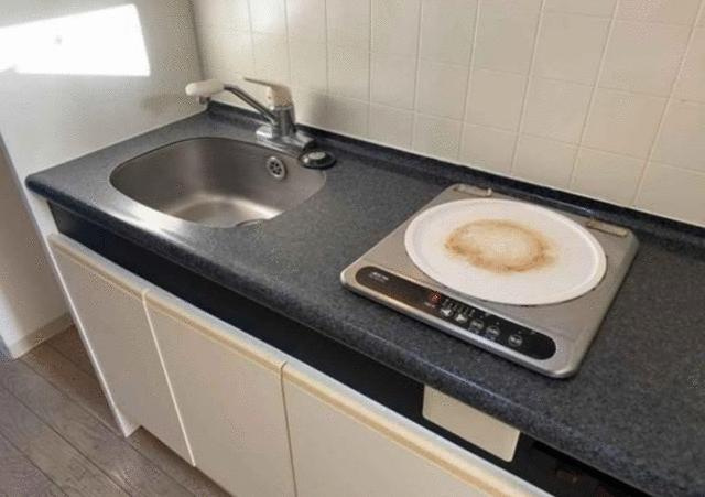 豊橋市小池町の中古マンションのキッチン| IHクッキングヒーター付きキッチンになります。