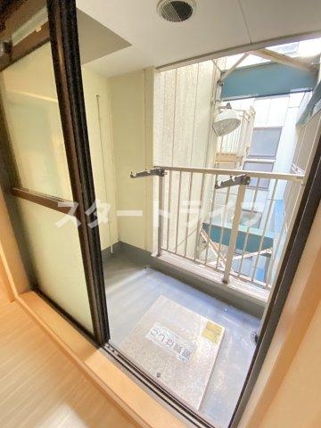 大阪市淀川区宮原１丁目の賃貸マンションのバルコニー