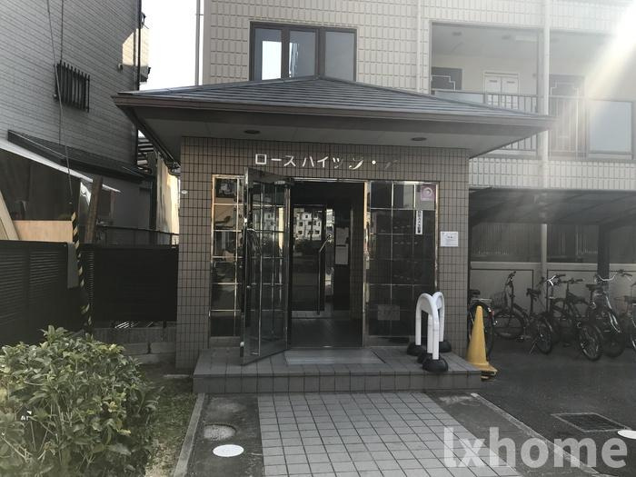 ローズハイツT・Kのロビー|ゆとりのあるロビーです