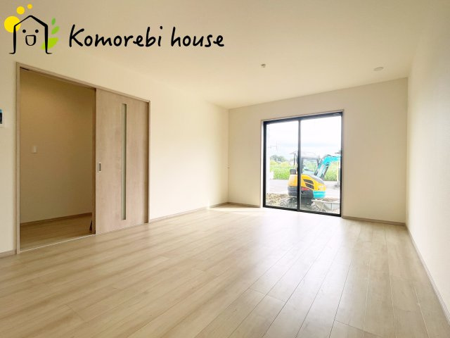 伊奈町栄１丁目46番　新築一戸建て　ハートフルタウン　Jの居間・リビング|ゆったりとしたリビングです