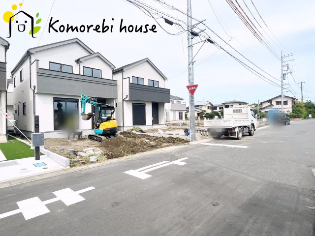 伊奈町栄１丁目46番　新築一戸建て　ハートフルタウン　Jの前面道路含む現地写真|前面道路含む現地写真です
