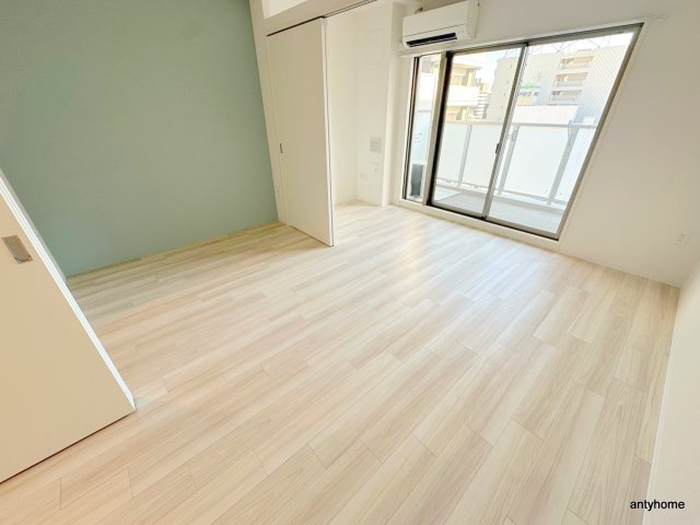 セレニテ本町東リアン　仲介手数料無料の居間・リビング