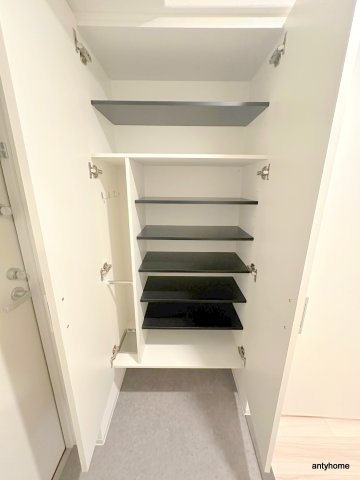 セレニテ本町東リアン　仲介手数料無料の収納