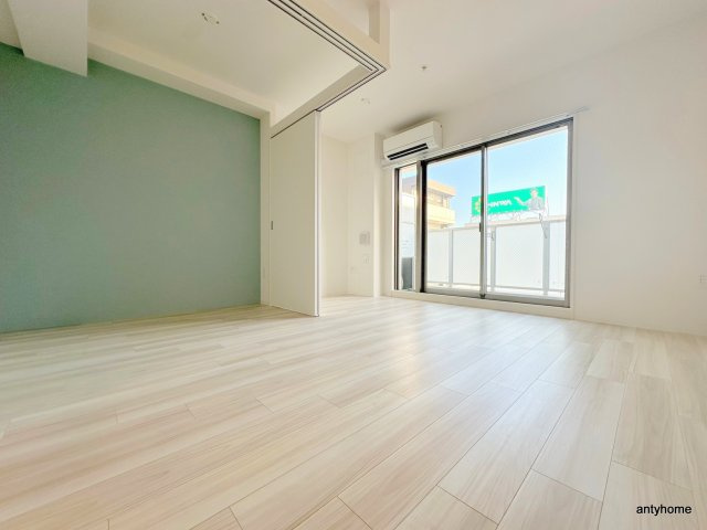 セレニテ本町東リアン　仲介手数料無料の居間・リビング