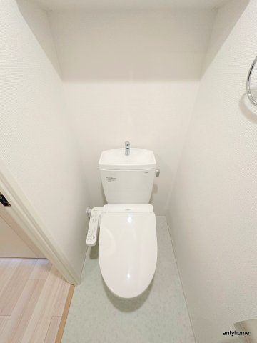 セレニテ本町東リアン　仲介手数料無料のトイレ