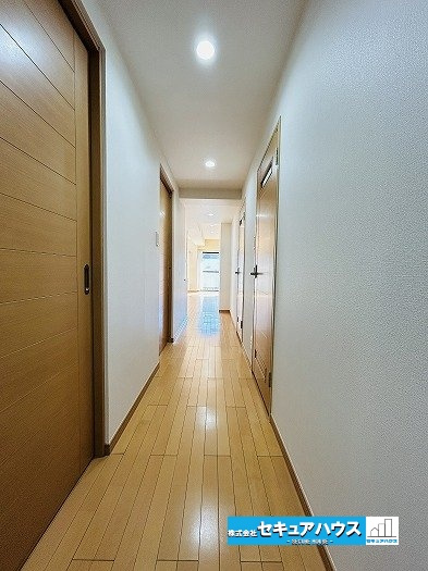【中古マンション】名古屋市南区豊2丁目ユニーブル豊田本町のその他共用部分|【廊下】
◆玄関からみて、リビングに向かっていく廊下になります。　　　　　　　　　　　　　　　　　　　　　　　　