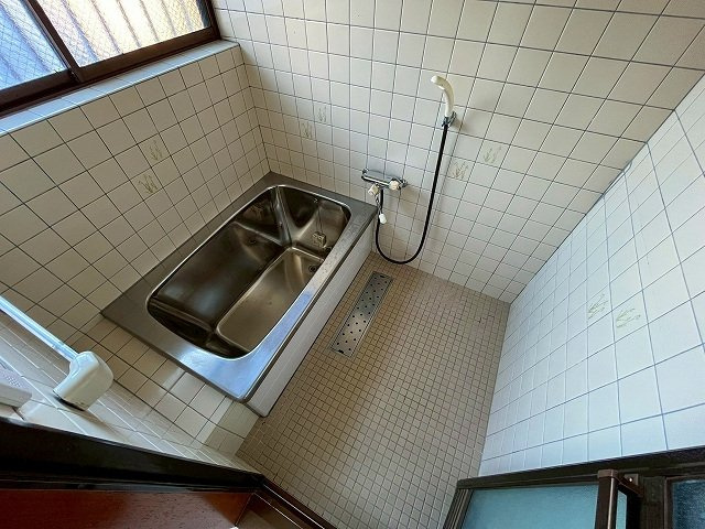 広島市南区向洋大原町のテラスの浴室