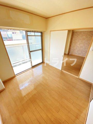 大阪市淀川区木川東１丁目の賃貸マンションの収納