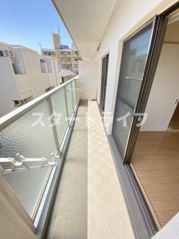 大阪市淀川区木川東１丁目の賃貸マンションのバルコニー