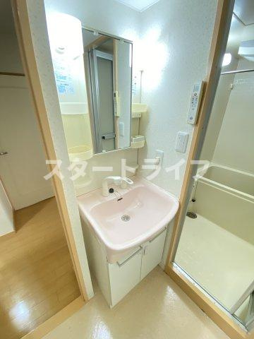 大阪市淀川区木川東１丁目の賃貸マンションの洗面所