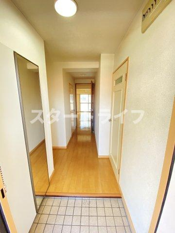 大阪市淀川区木川東１丁目の賃貸マンションの玄関