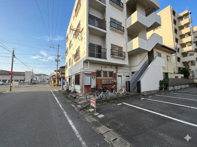 【外観】 | 宝友コーポ | 周辺は閑静な環境。日当たりも良く、快適な暮らしが叶います。