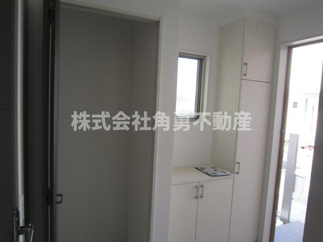 平塚市夕陽ヶ丘2期　新築一戸建て　1号棟の内観：施工例|《施工例》玄関収納