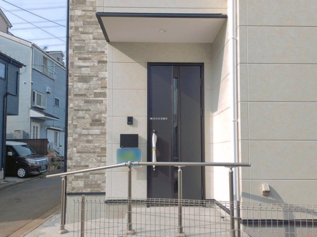 富士見市関沢２丁目の新築一戸建の前面道路含む現地写真|床暖房・食洗機・浴室乾燥機・複層ガラス等、設備性能充実♪
