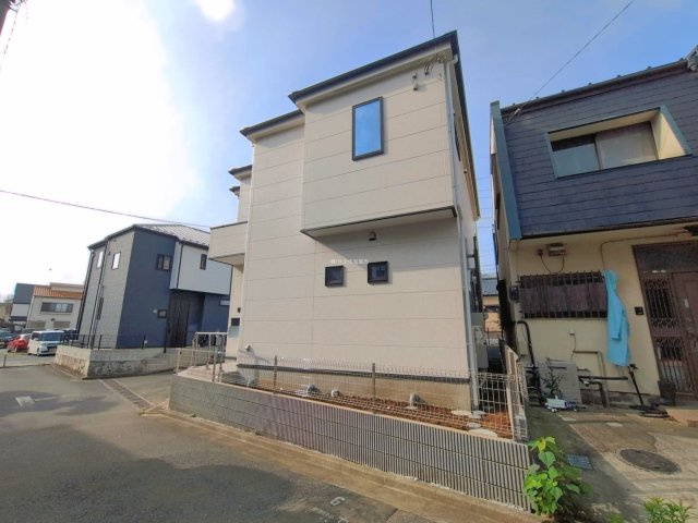 富士見市関沢２丁目の新築一戸建の前面道路含む現地写真