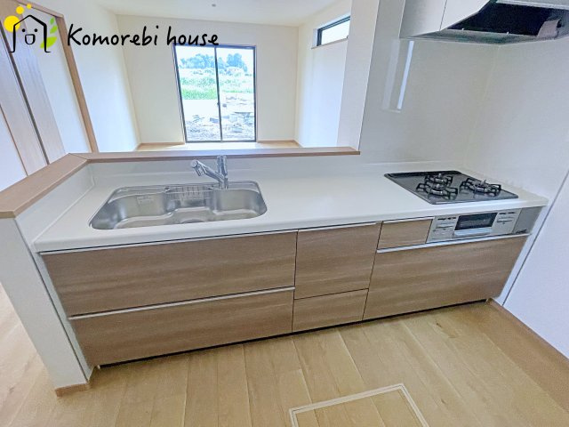 伊奈町栄１丁目46番　新築一戸建て　ハートフルタウン　Kのキッチン|26.8.22　撮影済み