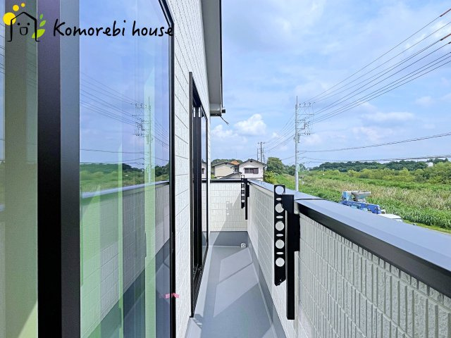 伊奈町栄１丁目46番　新築一戸建て　ハートフルタウン　Kのバルコニー|26.8.22　撮影済み