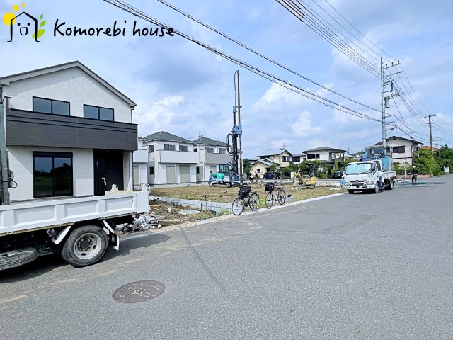 伊奈町栄１丁目46番　新築一戸建て　ハートフルタウン　Kの前面道路含む現地写真|26.8.22　撮影済み
