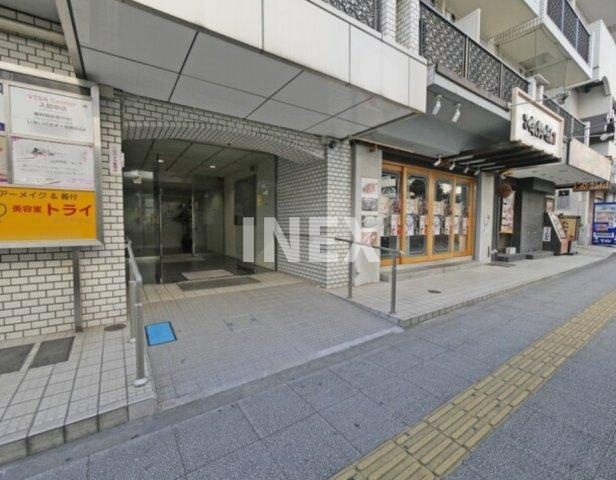 横浜市中区花咲町１丁目の賃貸マンションのエントランス