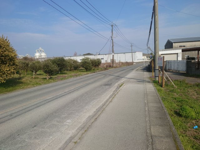 朝倉市平塚　売り土地の前面道路含む現地写真