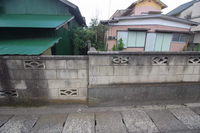 小山市間々田の外観|南西側との境界部分（2026年7月撮影）