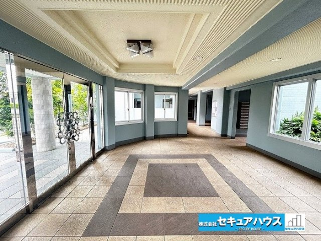 宝マンション滝ノ水第七Aのエントランス|事前予約にて現地ご見学いただけます！お気軽にお問い合わせください♪
■株式会社　セキュアハウス■
住宅ローンに強く、知識、経験豊富なスタッフ在籍
お客様に寄り添い、ご成約後もサポート致します。　　　　
