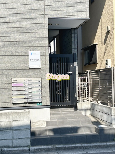 オリーブ西堀のエントランス