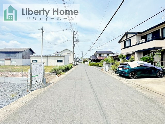 ひたちなか市三反田　Ｃ号棟　新築戸建の前面道路含む現地写真