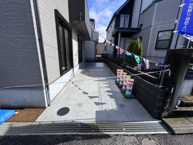 松戸市六高台４丁目新築戸建【六実小学校:4分】の駐車場|C号棟駐車スペース・縦列2台駐車可