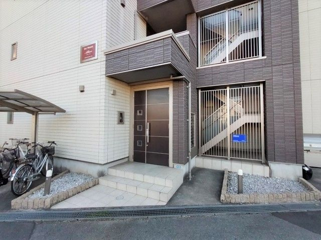 アリュールのエントランス