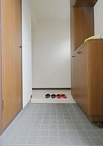 第３横吹小菅ビルＡの玄関