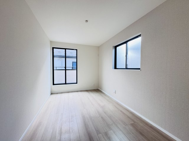 松戸市六高台４丁目新築戸建【六実小学校:4分】の寝室|7.12帖寝室・アクセントクロス