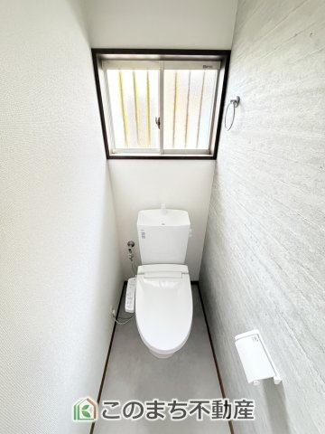 KEM宇都宮市弥生1期　中古戸建のトイレ|小窓から換気ができて清潔なトイレスペース☆