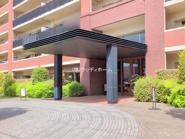ガーデンシンフォニー新越谷　中古マンションのエントランス
