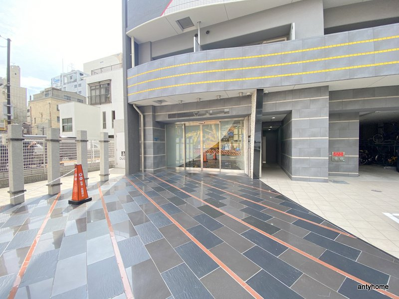 セレニテ北久宝寺　仲介手数料無料のエントランス