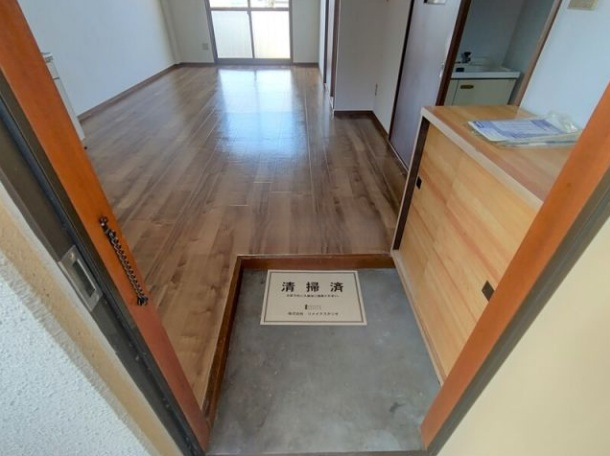 グローリア南大塚の玄関