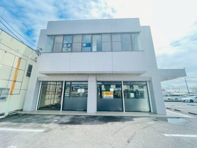 西川町島原貸店舗事務所の外観
